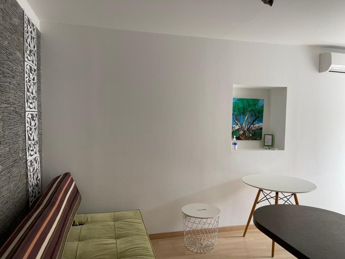 Apartments Kremenic Cres Bagian luar foto